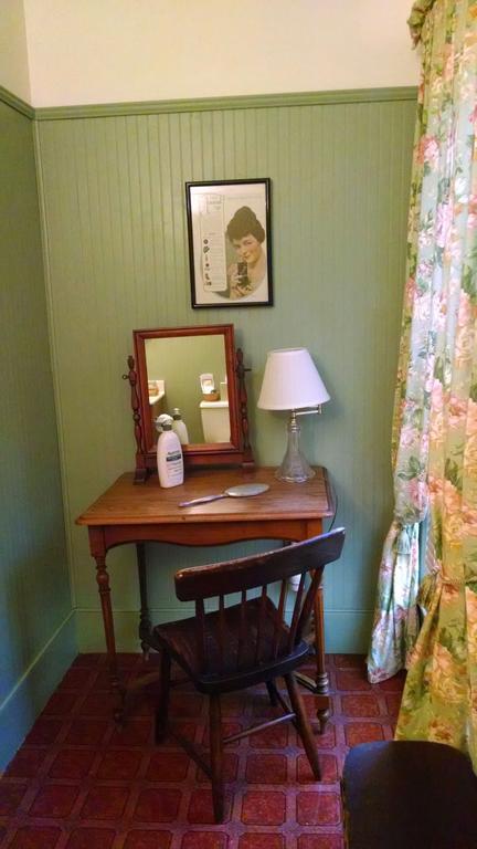 Thomas Shepherd Inn Shepherdstown Rum bild