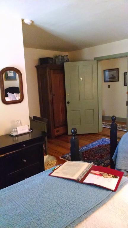 Thomas Shepherd Inn Shepherdstown Rum bild