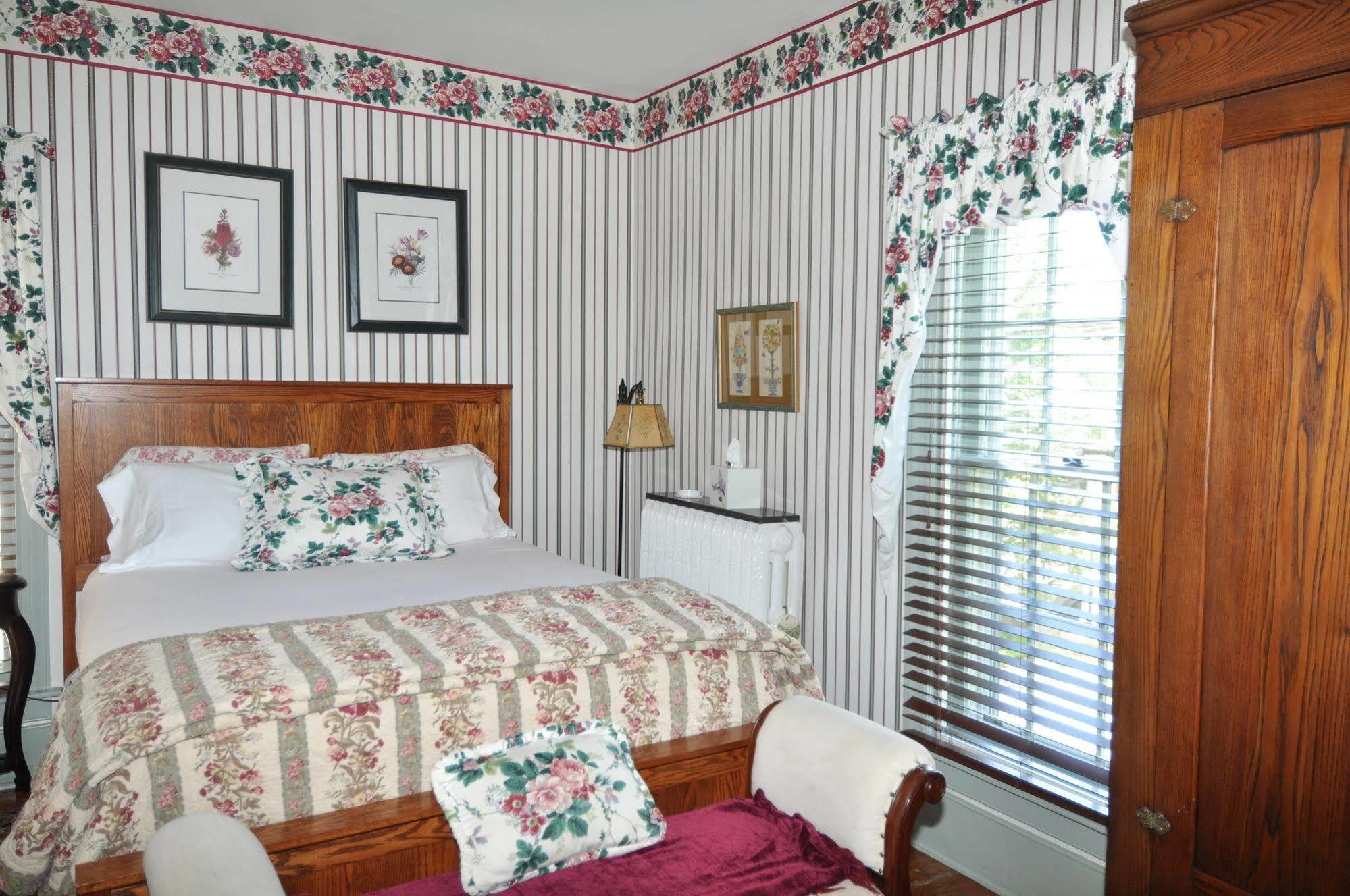 Thomas Shepherd Inn Shepherdstown Exteriör bild