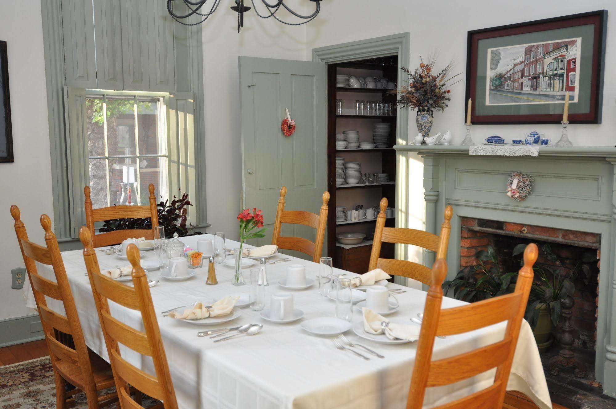 Thomas Shepherd Inn Shepherdstown Exteriör bild