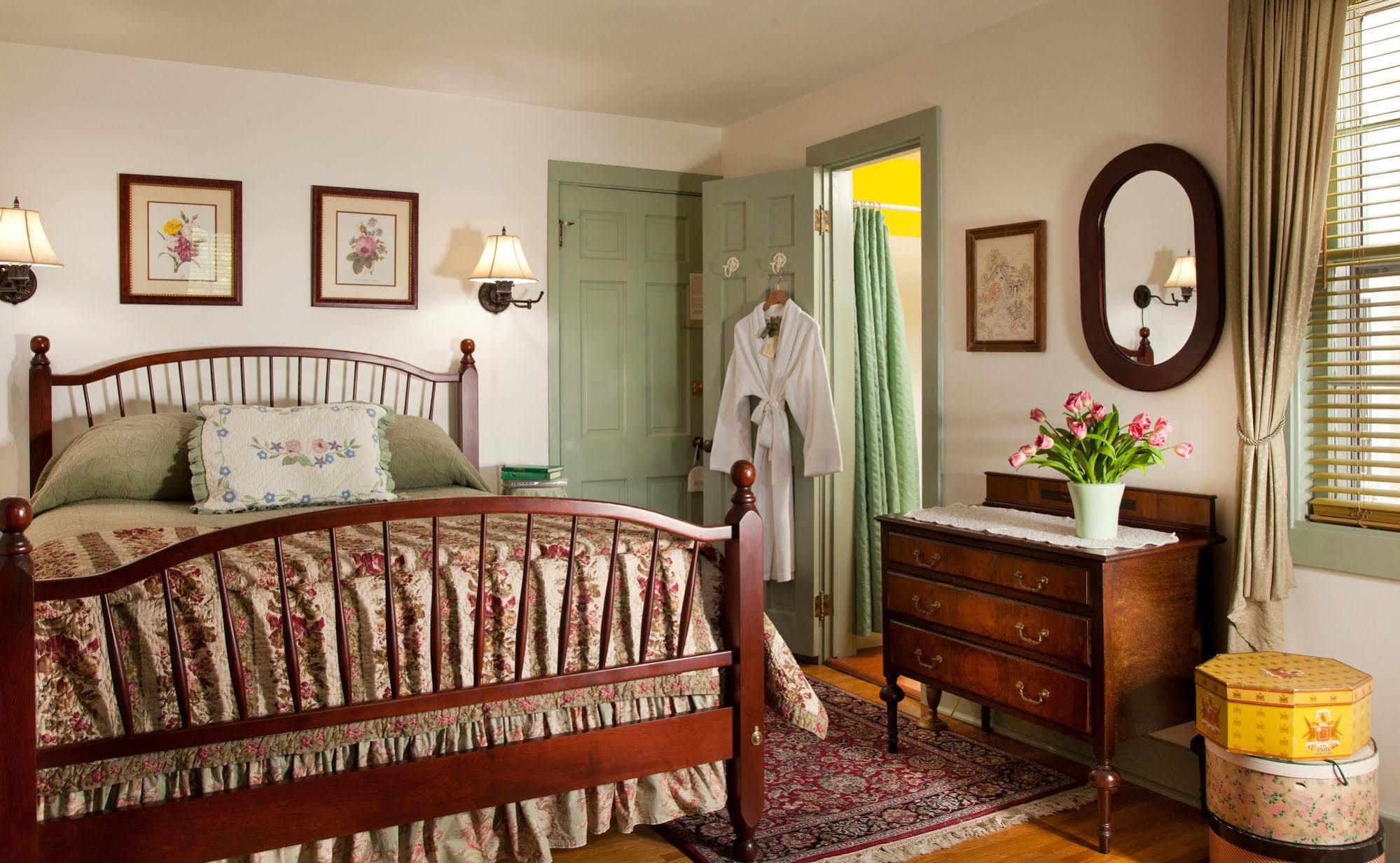 Thomas Shepherd Inn Shepherdstown Exteriör bild